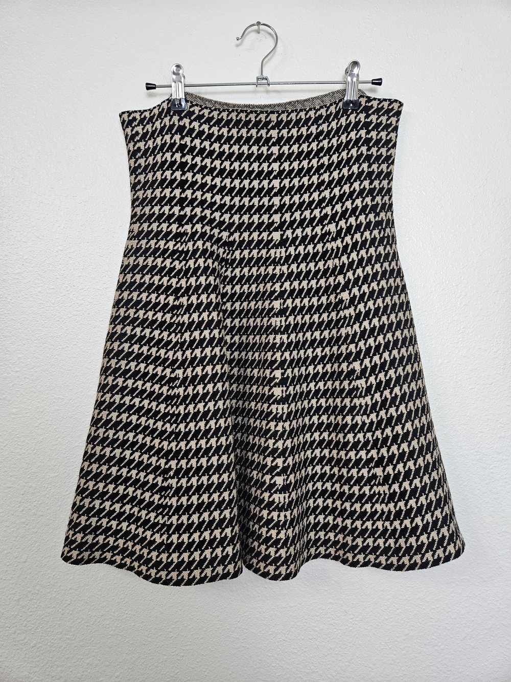 Max Studio Black and Cream Houndstooth A-Line Skirt Size L